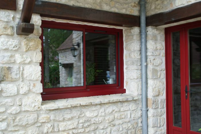 Fenêtre de cuisine aluminium rouge