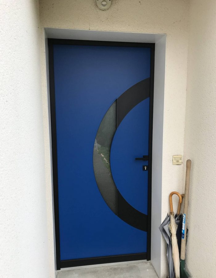 Porte d'entrée alu moderne avec demi-lune vitrée