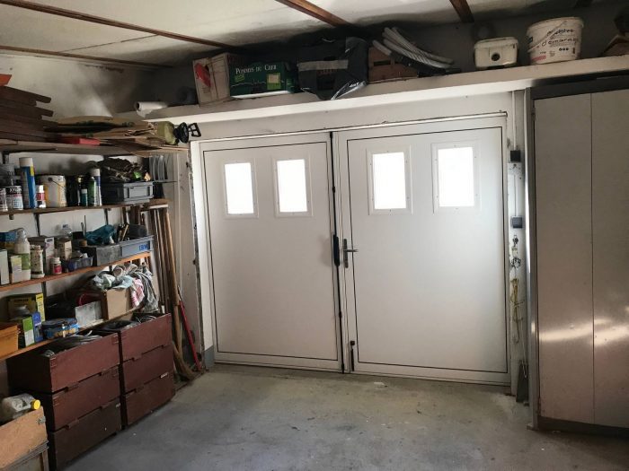 Porte de garage 2 vantaux alu avec hublots