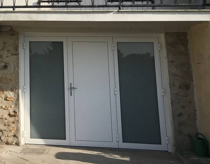 Porte de garage 3 vantaux avec fixes vitrées