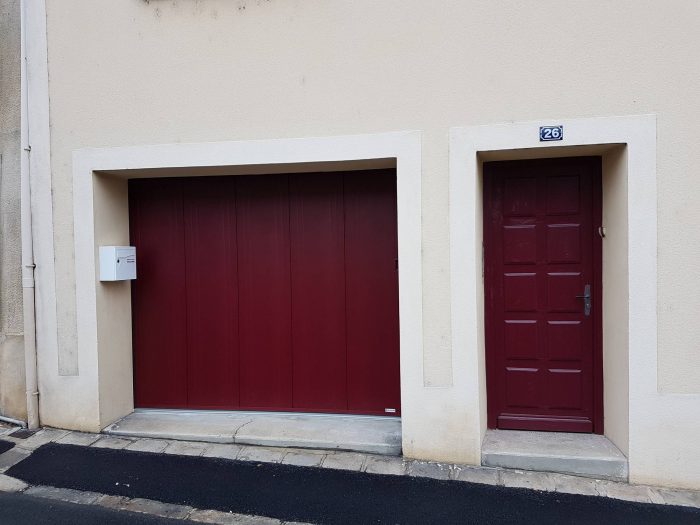 Porte de garage coulissante latérale motorisée