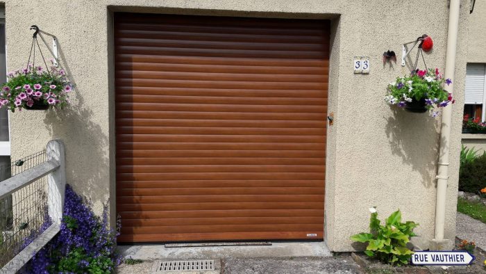 Porte de garage enroulable sur mesure électrique