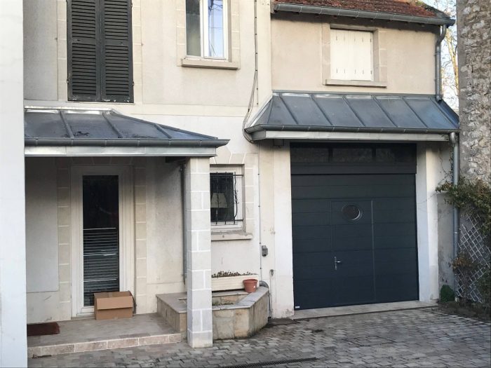 Porte de garage sectionnelle avec imposte