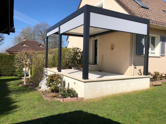 pergola bioclimatique avec stores