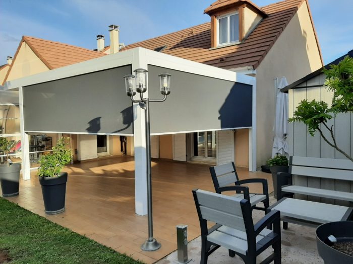 pergola sur terrasse carrelée